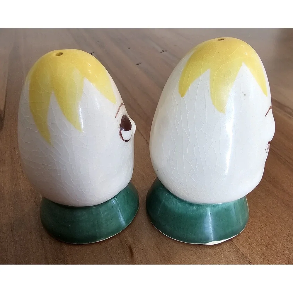 Vintage Anthropomorphic Ceramic Egg Shaped Salt & Pepper Shakers‎